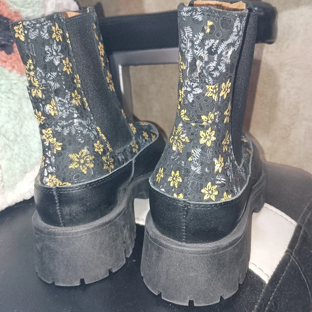 Embassy London Embroidered Floral Patterned Black Boots Chunky Heels EUC - Picture 5 of 11
